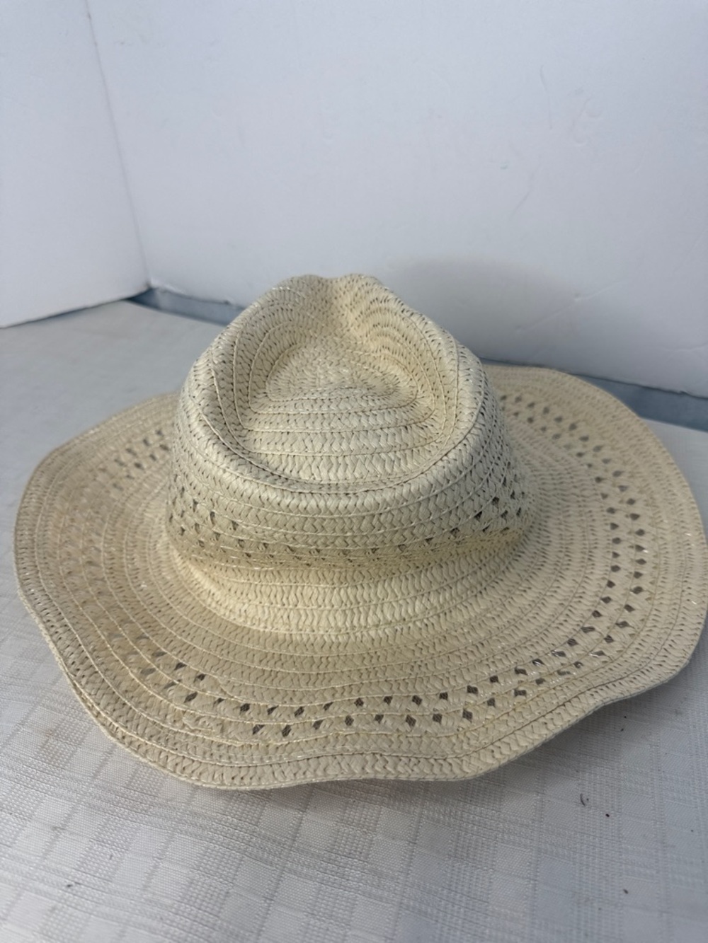 NWT BCBG Breathable Straw Sun Hat in Natural Cream - Picture 3 of 6
